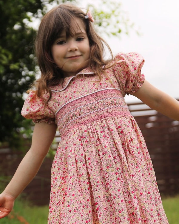 Vestido rojo Dahlia con fruncido a mano